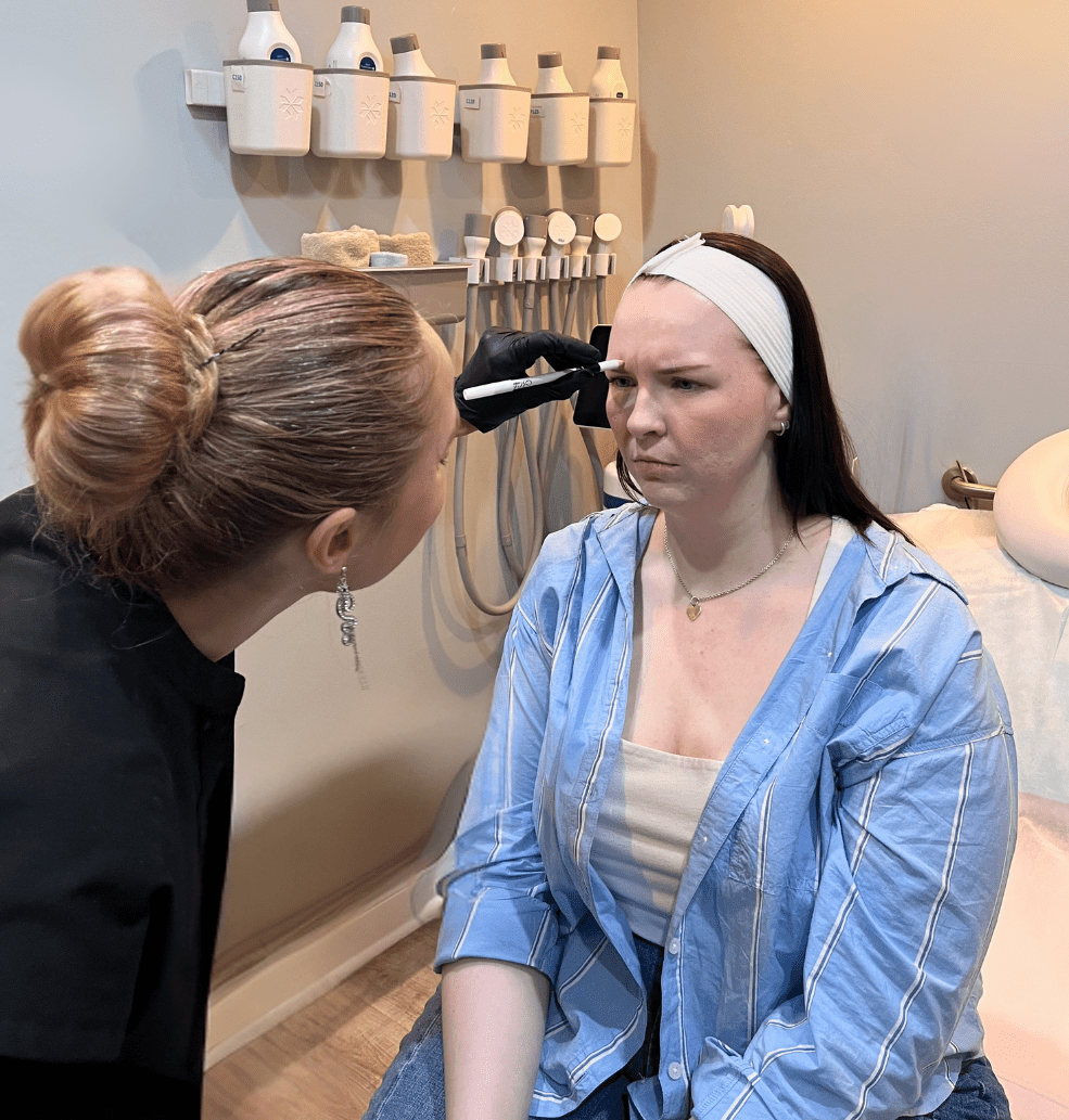 Kelly Mulderrig, RN performing body contouring treatment at Cool Body Sculpting Center in Virginia Beach